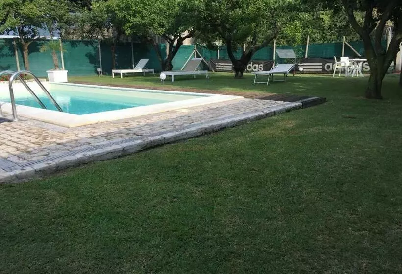 ペンション Camera Con Giardino E Piscina