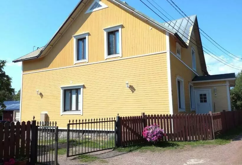 Majatalo Guesthouse Lokinlaulu