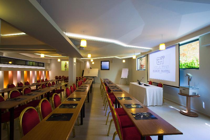 בית מלון כפרי Atlantis Beach