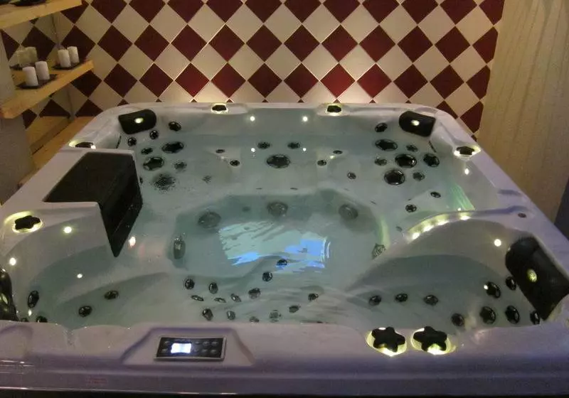 Отель Atlantis Beach