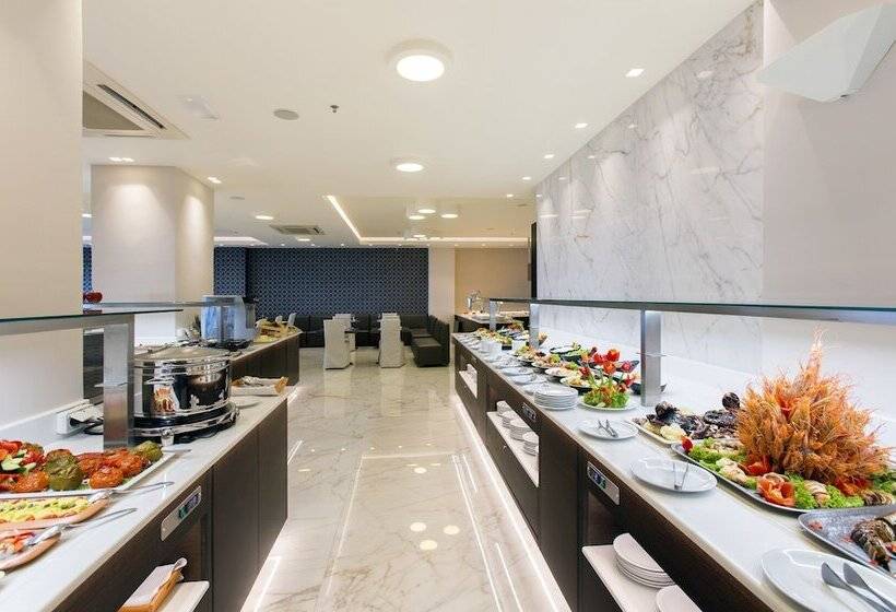 בית מלון כפרי Atlantis Beach