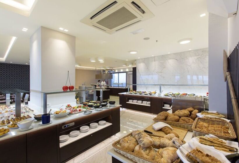 בית מלון כפרי Atlantis Beach