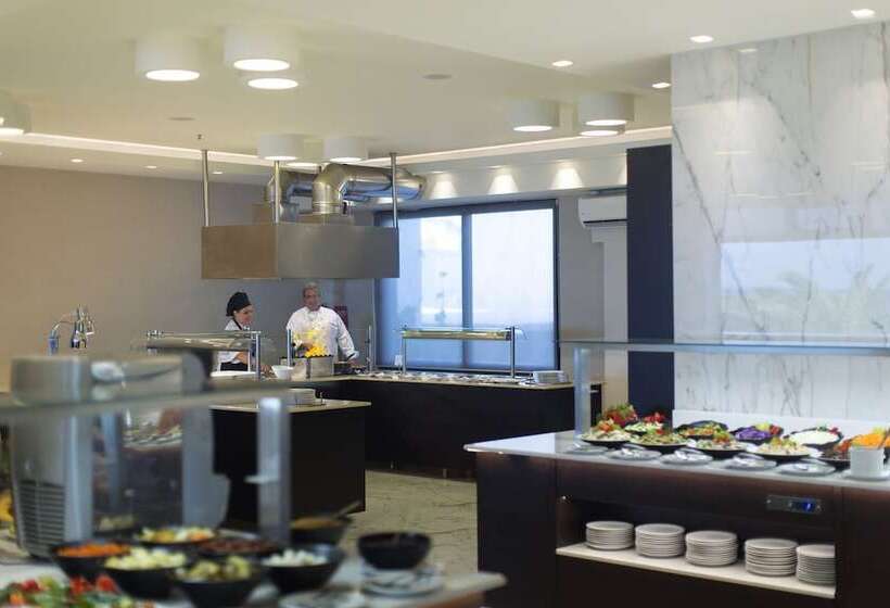 בית מלון כפרי Atlantis Beach