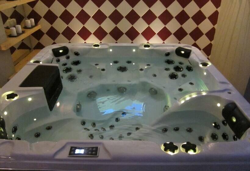 בית מלון כפרי Atlantis Beach