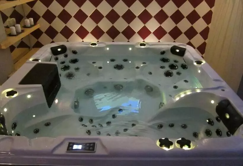 Отель Atlantis Beach