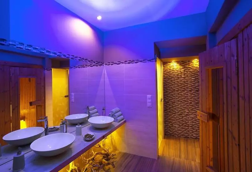 Отель Atlantis Beach