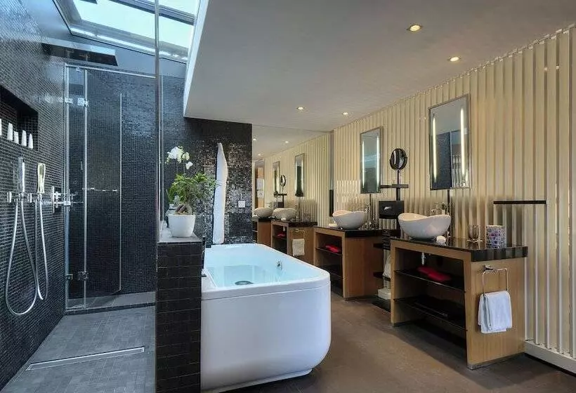 Five Seas By Inwood Hotels