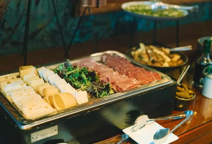 Five Seas By Inwood Hotels