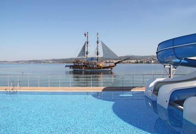 Отель Gold Island Selected