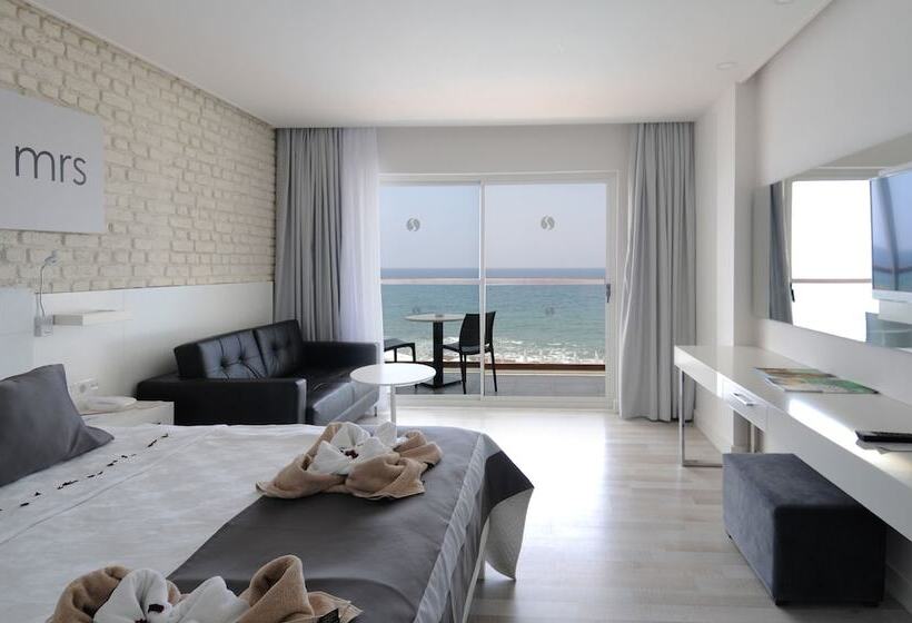 Отель Gold Island Selected