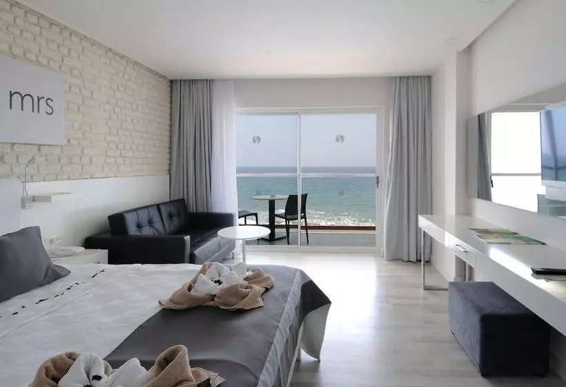 Отель Gold Island Selected