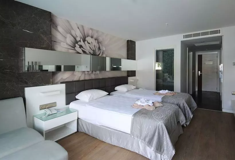 Отель Gold Island Selected