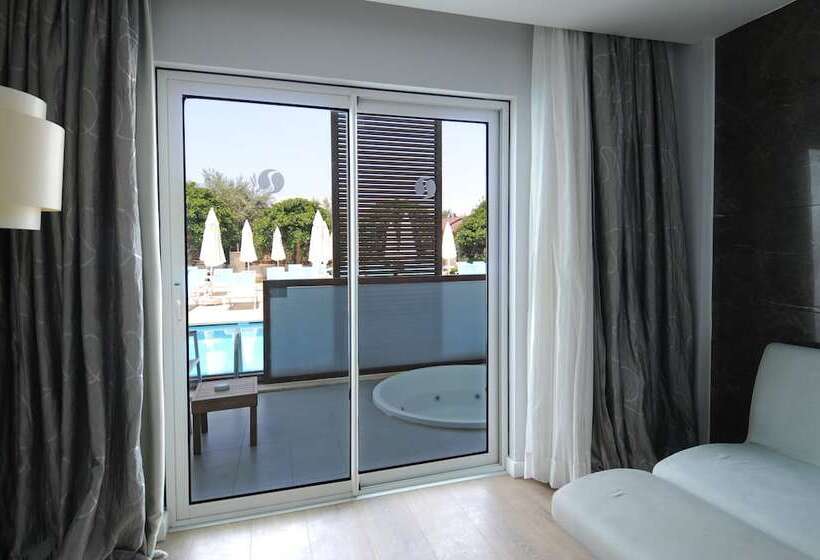 Отель Gold Island Selected