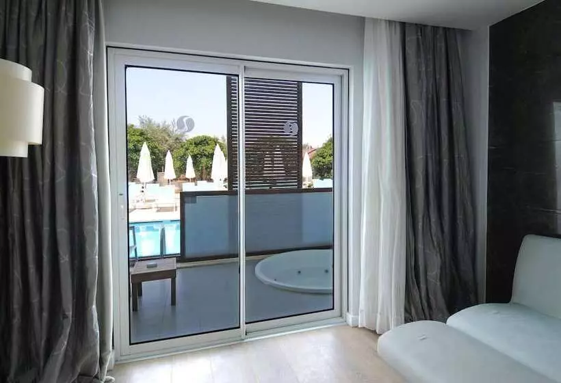 Отель Gold Island Selected