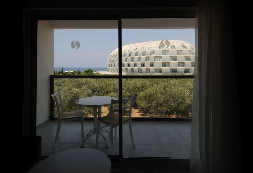 Отель Gold Island Selected