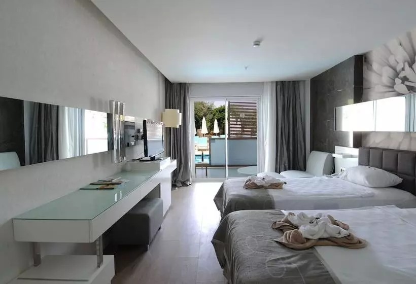 Отель Gold Island Selected