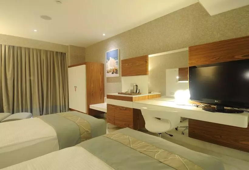 Отель Gold Island Selected