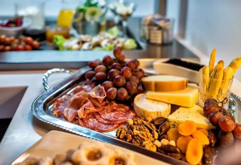 Maison Grecque Hotel Extraordinaire