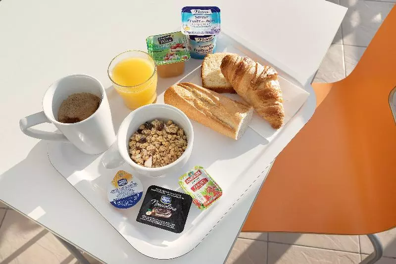 Отель Premiere Classe Maubeuge