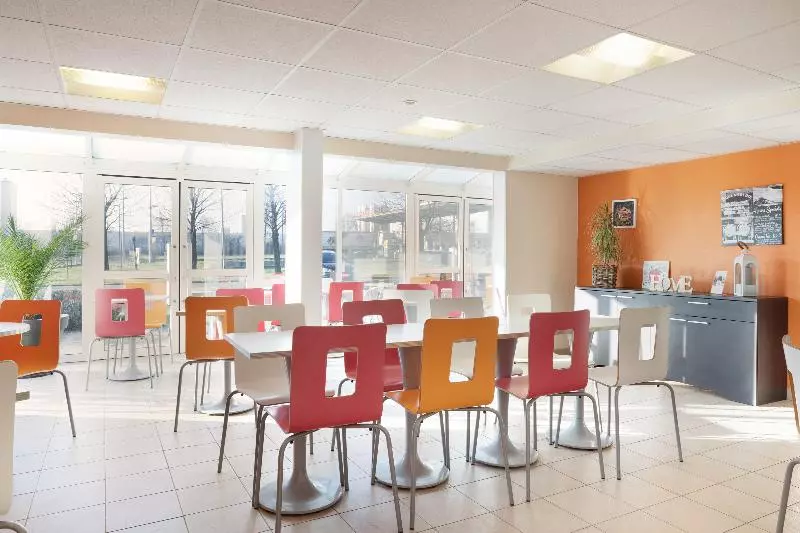 Отель Premiere Classe Maubeuge