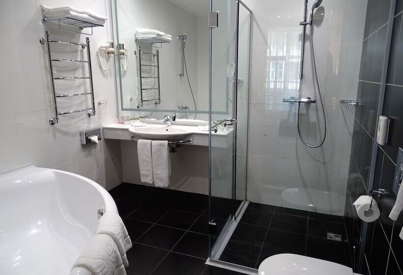 Ramada Hotel & Suites By Wyndham Alabuga