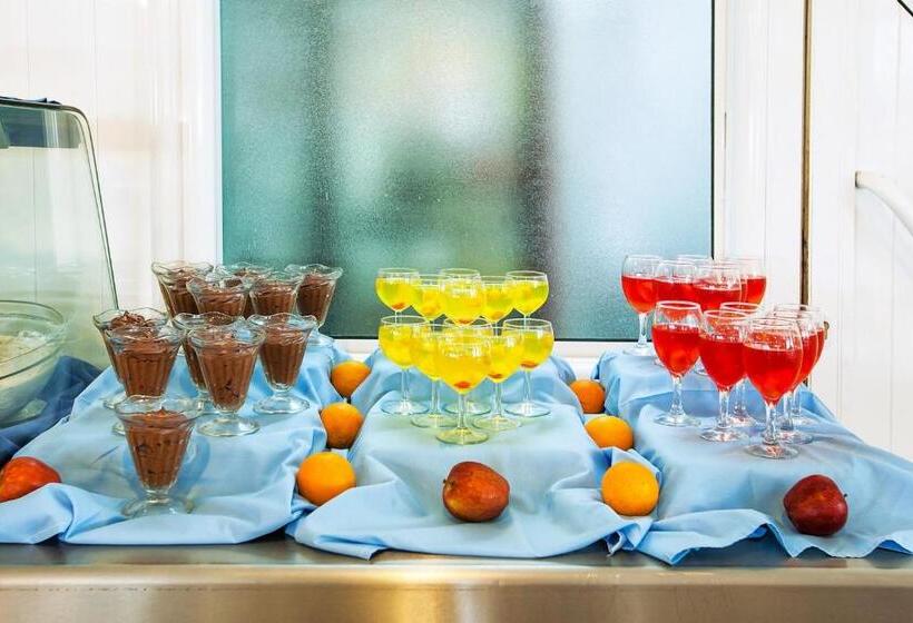 Hotelli Xenios Port Marina