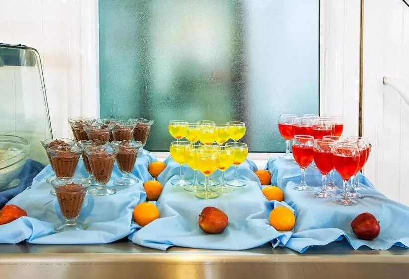 ホテル Xenios Port Marina