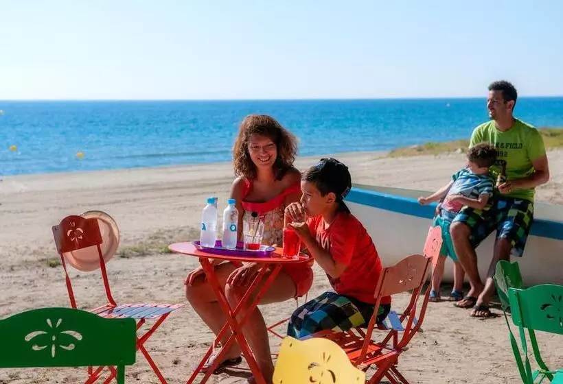 اقامتگاه Le Village Des Isles