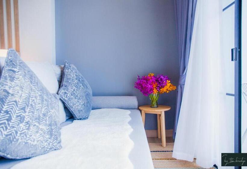 Bed and Breakfast Home By The Bridge