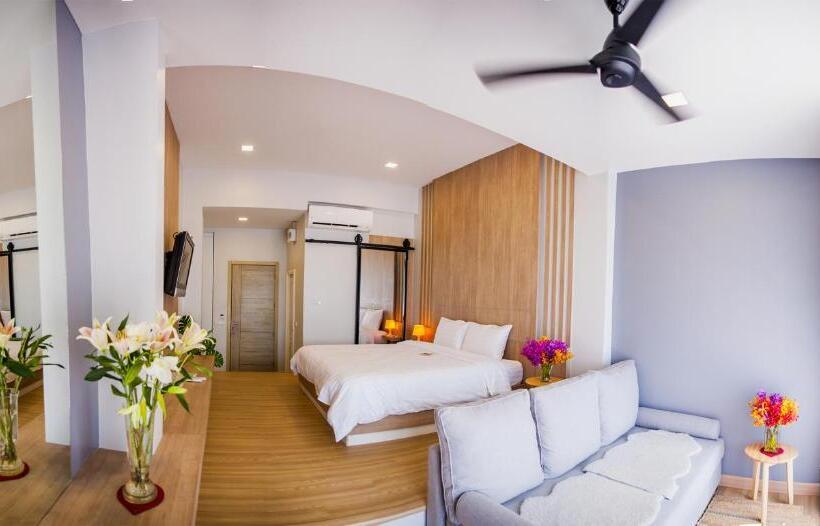 Bed and Breakfast Home By The Bridge