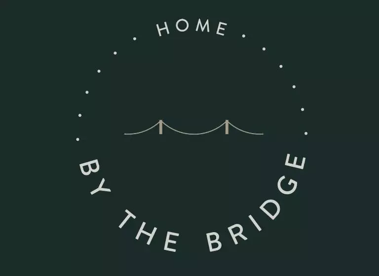 تختخواب و صبحانه Home By The Bridge
