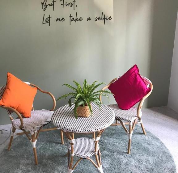 Bed and Breakfast Home By The Bridge