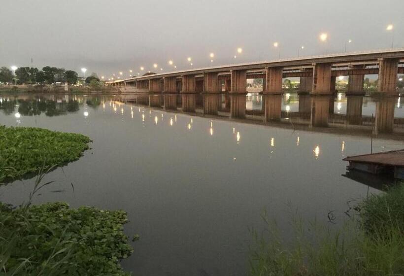 Bed and Breakfast Home By The Bridge