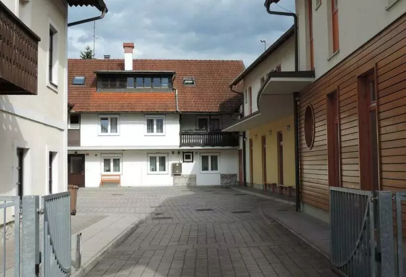 تختخواب و صبحانه Marijin Dom   Retreat House