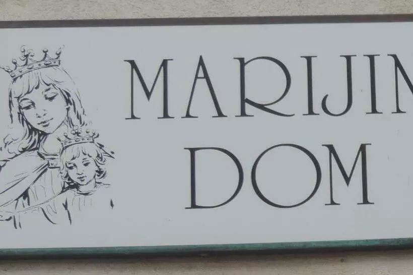 تختخواب و صبحانه Marijin Dom   Retreat House