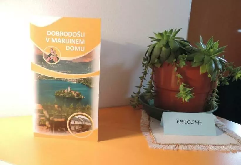 تختخواب و صبحانه Marijin Dom   Retreat House