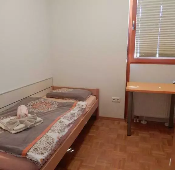 تختخواب و صبحانه Marijin Dom   Retreat House