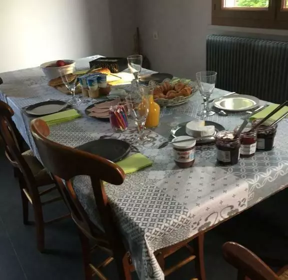Aamiaismajoitus (B&B) Sous La Tour