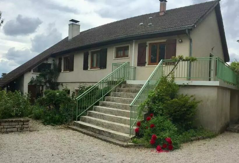 Aamiaismajoitus (B&B) Sous La Tour