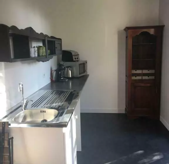 Aamiaismajoitus (B&B) Sous La Tour