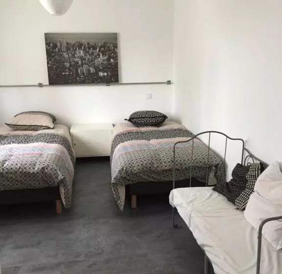 Aamiaismajoitus (B&B) Sous La Tour