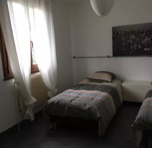 Aamiaismajoitus (B&B) Sous La Tour
