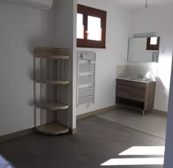 Aamiaismajoitus (B&B) Sous La Tour
