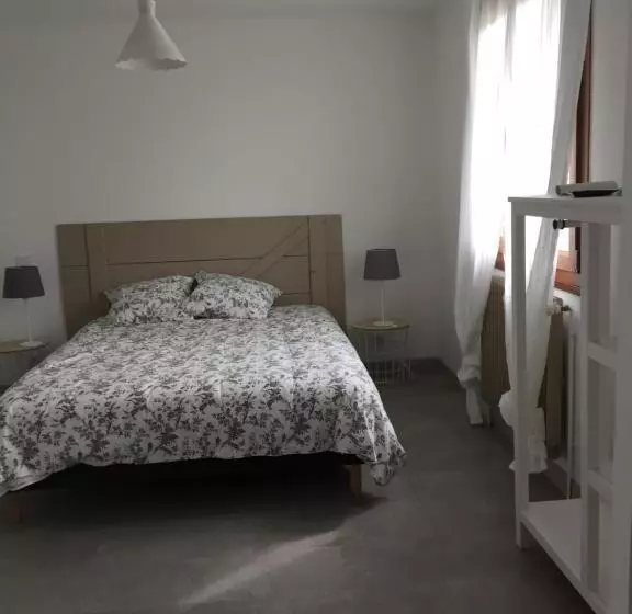 Aamiaismajoitus (B&B) Sous La Tour