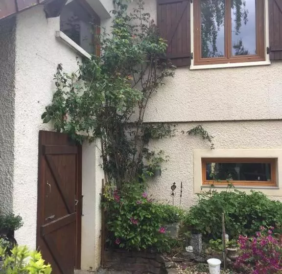 Aamiaismajoitus (B&B) Sous La Tour
