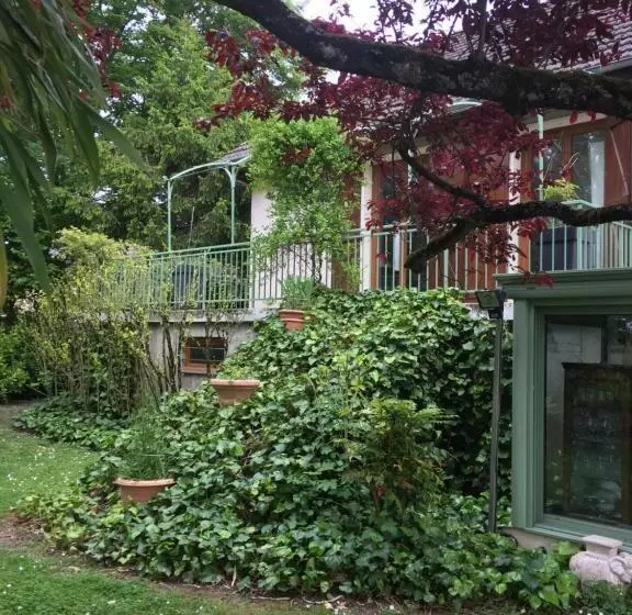 Aamiaismajoitus (B&B) Sous La Tour
