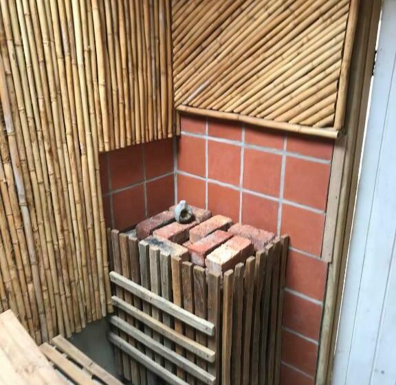 בית מלון כפרי Bare Necessities, Nudist Only Venue Naturist, Clothes Free