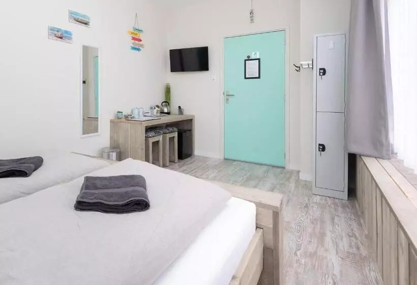 Majatalo Beach House 9