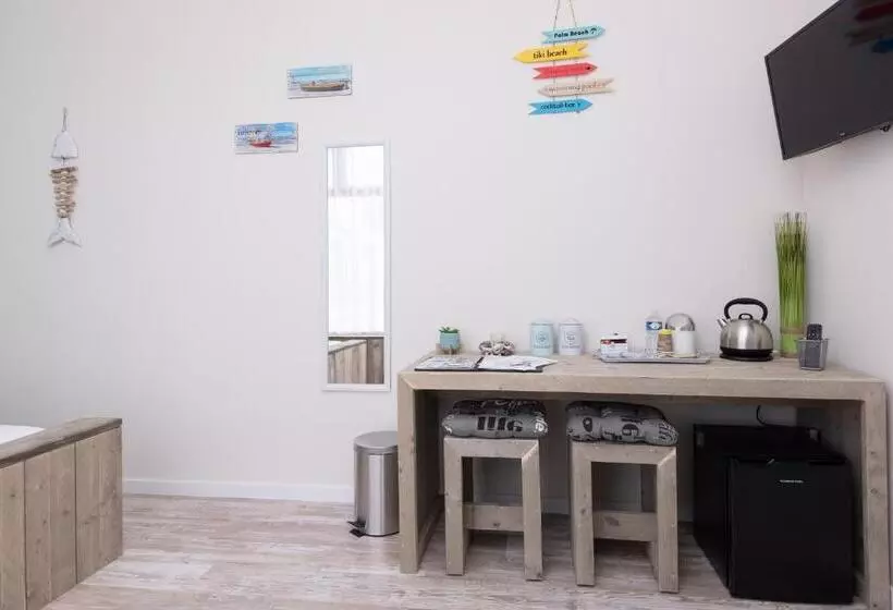 Majatalo Beach House 9