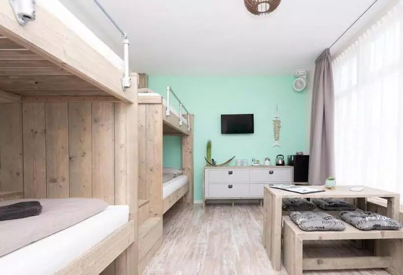 Majatalo Beach House 9